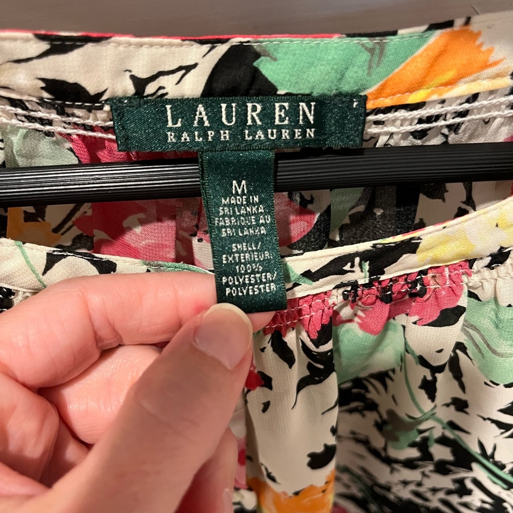 Lauren Ralph Lauren floral semi sheer blouse size Medium. 1083 - Picture 4 of 4